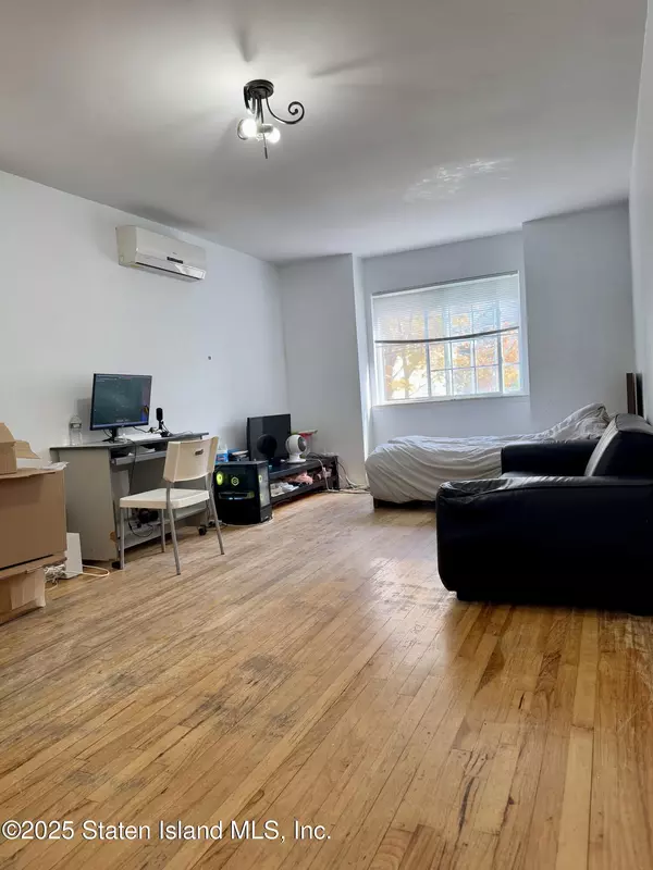 Staten Island, NY 10305,473 Clifton AVE