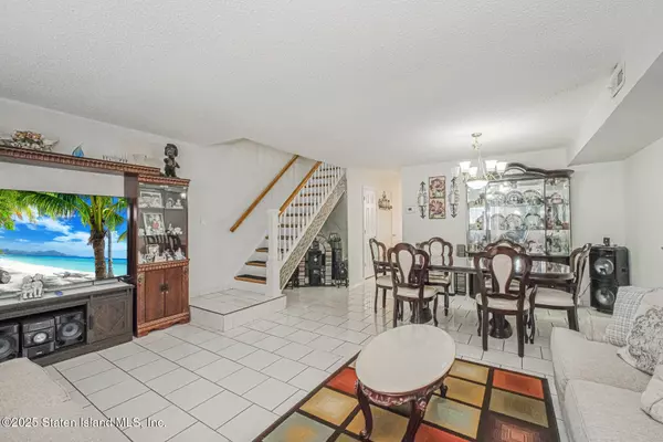 Staten Island, NY 10303,51 Adrianne LN