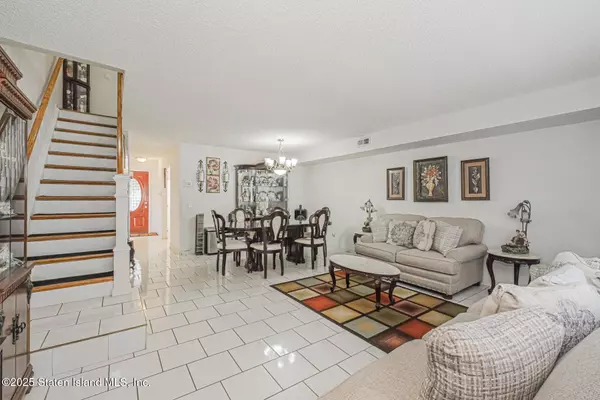 Staten Island, NY 10303,51 Adrianne LN