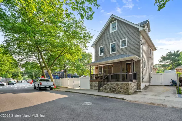 453 N Railroad AVE, Staten Island, NY 10304