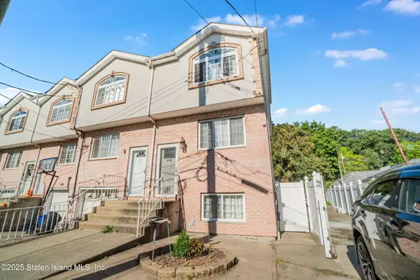 Staten Island, NY 10304,23 Deirdre CT