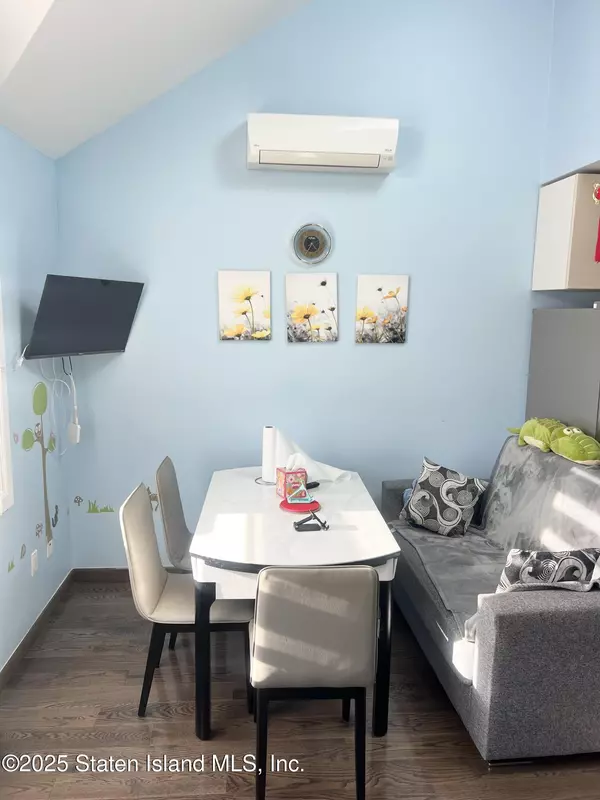 Staten Island, NY 10305,53 Piave AVE