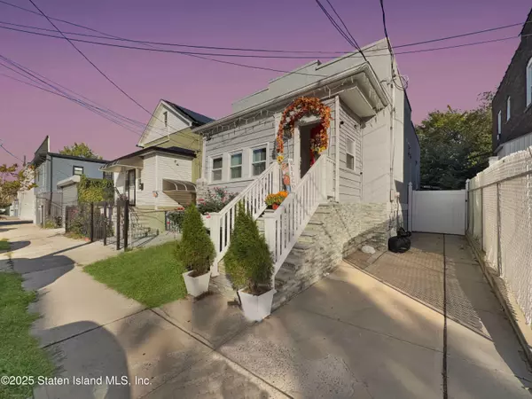 111 Faber ST, Staten Island, NY 10302