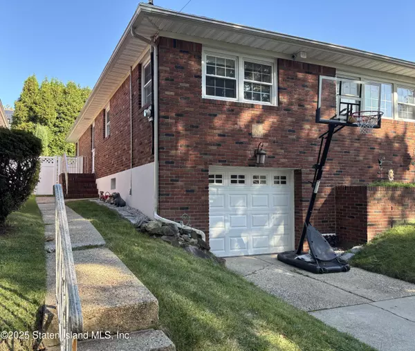 Staten Island, NY 10310,751 Oakland AVE