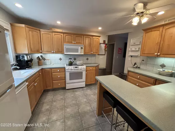 Staten Island, NY 10310,751 Oakland AVE