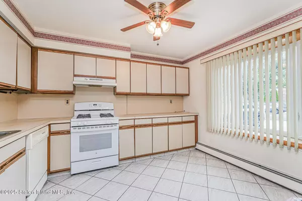 Staten Island, NY 10305,4 Mccormick PL