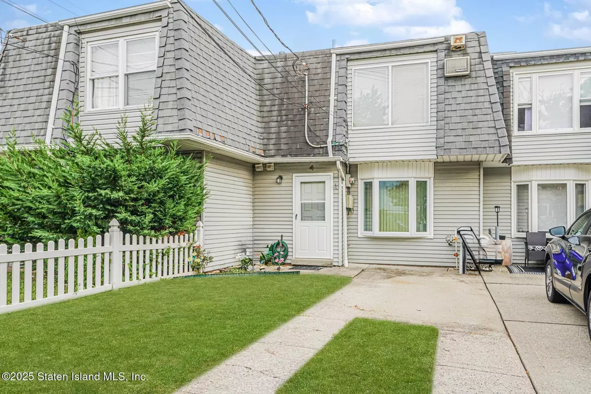 Staten Island, NY 10305,4 Mccormick PL