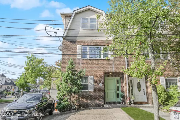 22 Crest LOOP, Staten Island, NY 10312