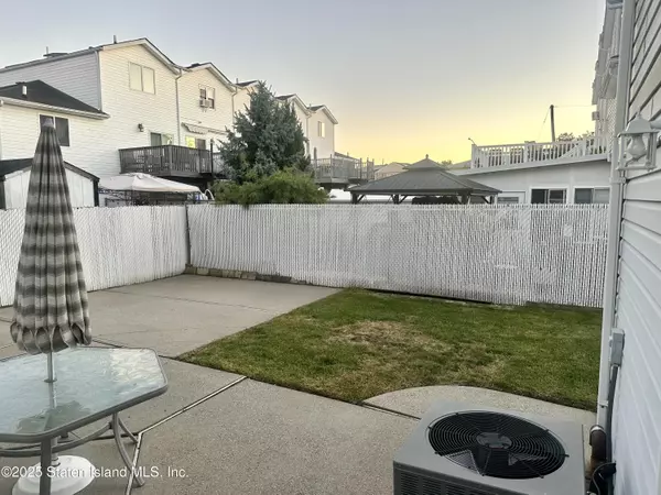 Staten Island, NY 10306,30 Ithaca ST