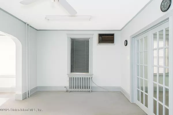 Staten Island, NY 10302,364 Decker AVE