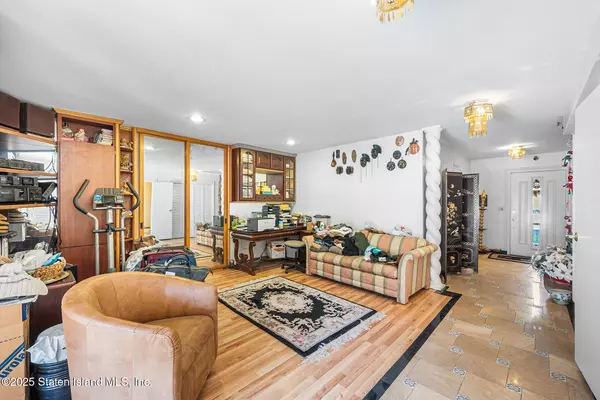 Staten Island, NY 10304,164 Stonegate DR