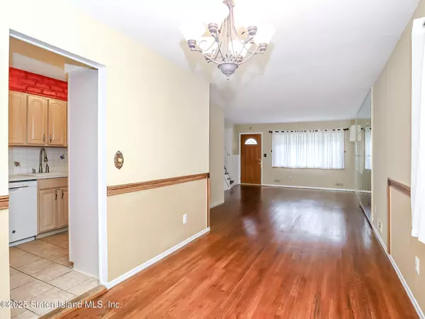 Staten Island, NY 10306,126 Tysens LN