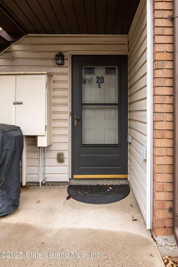 Staten Island, NY 10306,20 Meadow PL #E