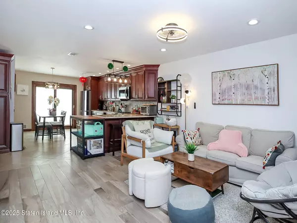 Staten Island, NY 10314,31 Pierpont PL