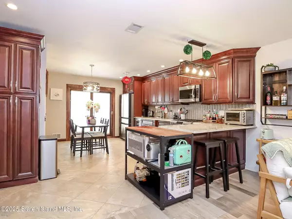 Staten Island, NY 10314,31 Pierpont PL