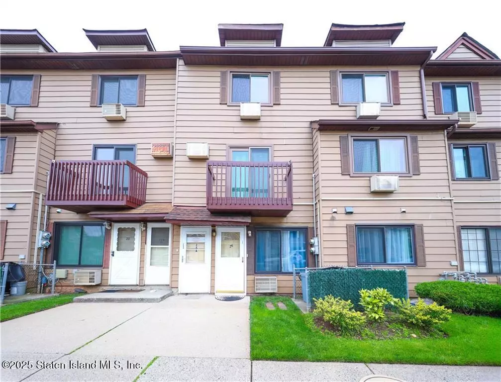 Staten Island, NY 10314,26 Gardenia LN #95