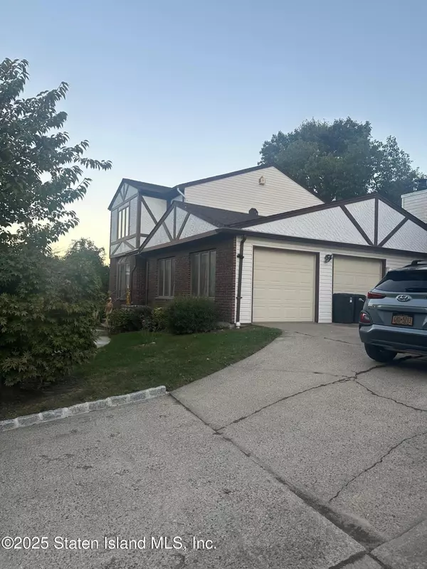 Staten Island, NY 10309,282 Boscombe AVE