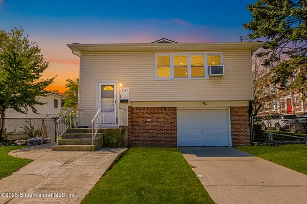 Staten Island, NY 10312,3542 Richmond AVE