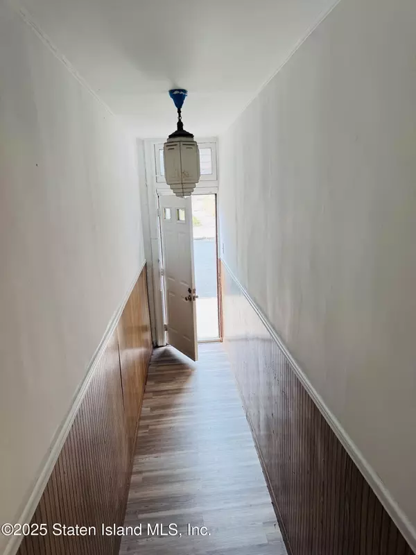 Staten Island, NY 10303,113 Van Pelt AVE