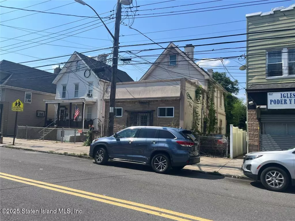 Staten Island, NY 10310,699 Henderson AVE
