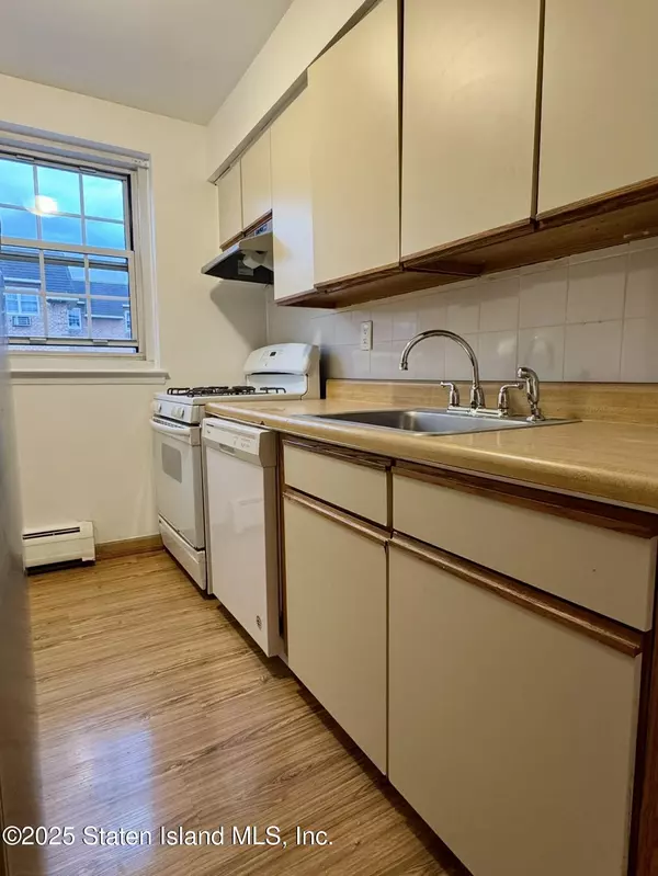 Staten Island, NY 10305,414 Maryland AVE #2a