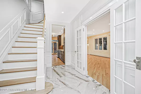 Staten Island, NY 10305,55 Wadsworth RD