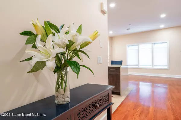 Staten Island, NY 10301,90 Bay Street LNDG #1f