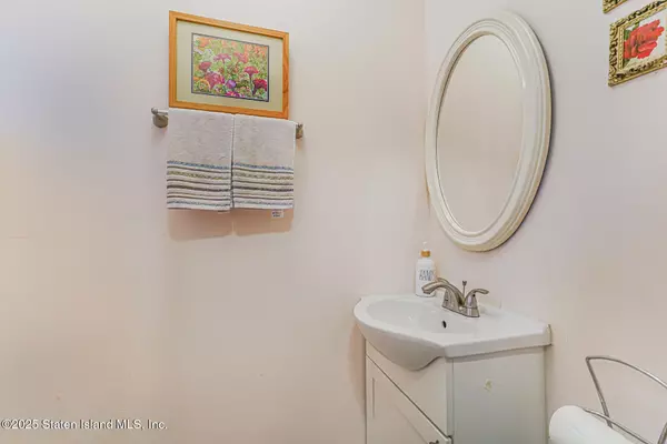 Staten Island, NY 10309,40 Bower CT