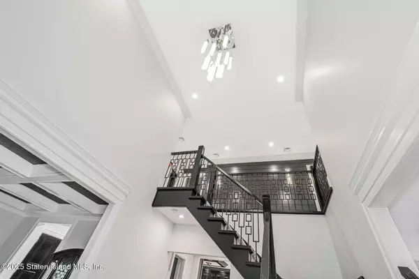 Staten Island, NY 10304,166 Providence ST