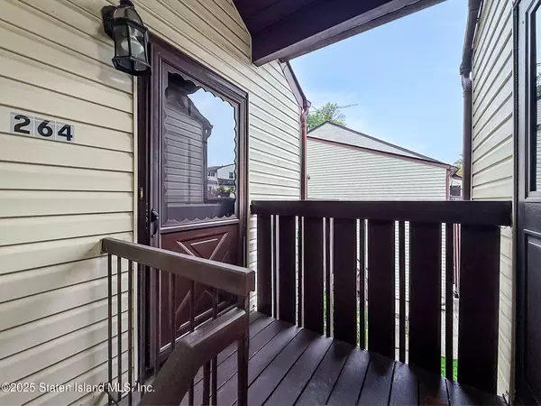 Staten Island, NY 10306,264 Timber Ridge DR