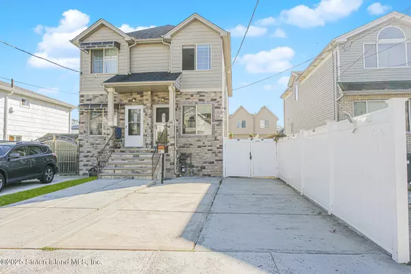 Staten Island, NY 10303,56 Confederation PL