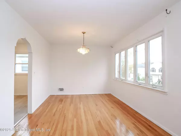 Staten Island, NY 10314,35 Jaffe ST