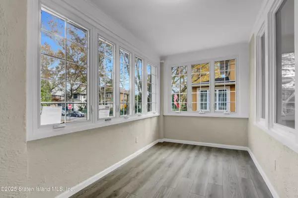 Staten Island, NY 10310,16 Howard CT