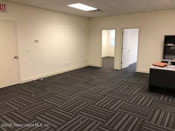 4366 Victory BLVD, Staten Island, NY 10314