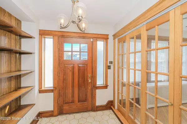 Staten Island, NY 10314,184 Dickie AVE