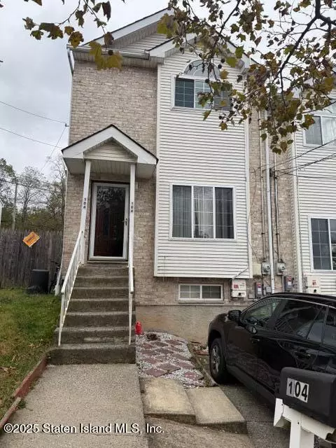 Staten Island, NY 10301,104 Arnold ST