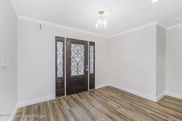 Staten Island, NY 10309,963 Sinclair AVE