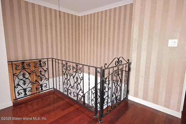 90 Levit AVE, Staten Island, NY 10314