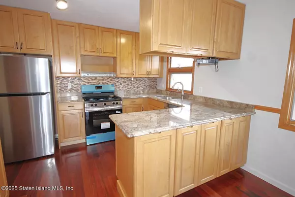 Staten Island, NY 10314,90 Levit AVE