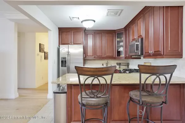 Staten Island, NY 10301,155 Bay ST #5b