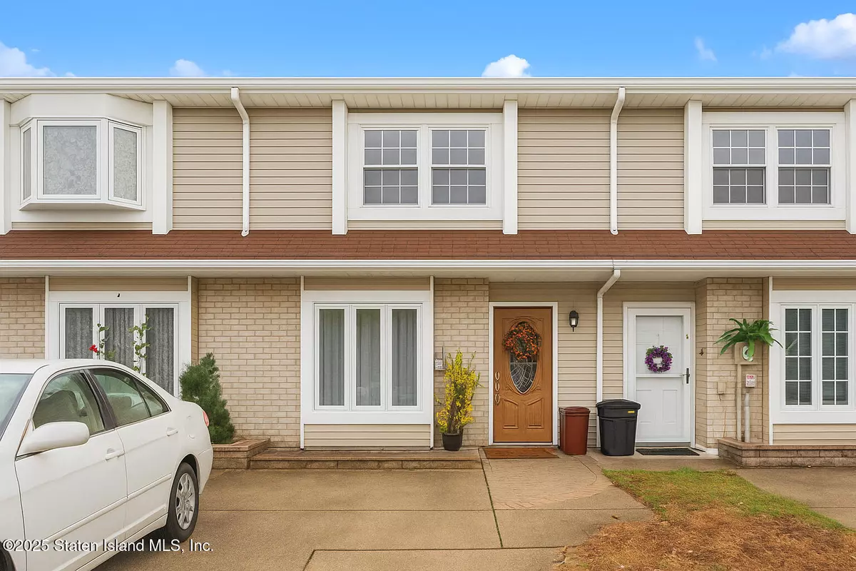 Staten Island, NY 10303,48 Adrianne LN