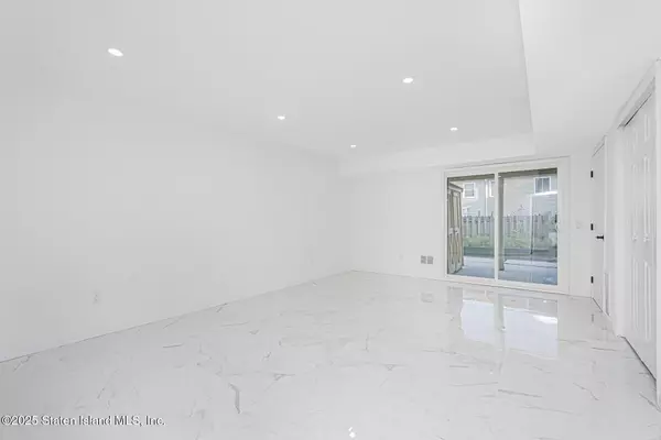 Staten Island, NY 10314,23 Caswell LN