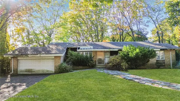 Staten Island, NY 10301,18 Emmerson AVE