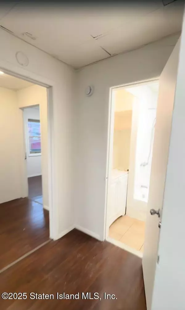 Staten Island, NY 10305,1255 Bay St #1