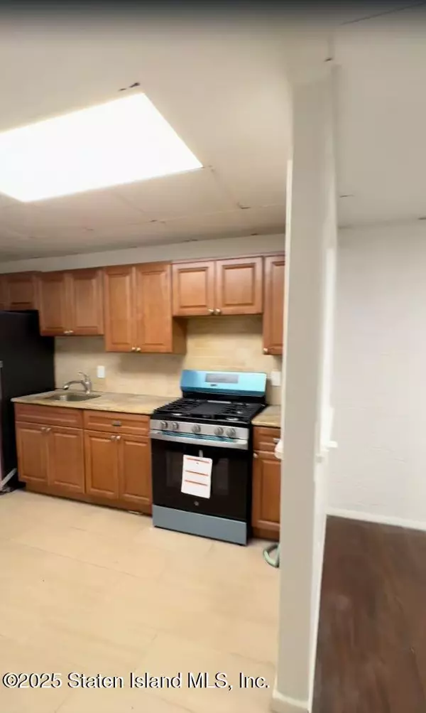 Staten Island, NY 10305,1255 Bay St #1