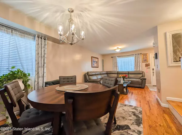 Staten Island, NY 10304,208 Osgood AVE