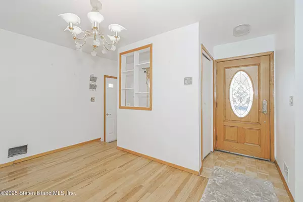 Staten Island, NY 10312,156 Figurea AVE