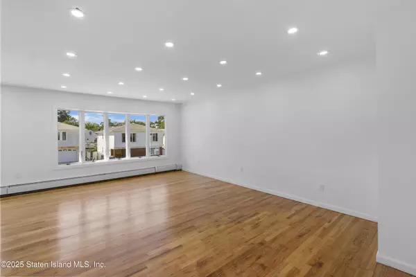 Staten Island, NY 10314,75 Muller AVE