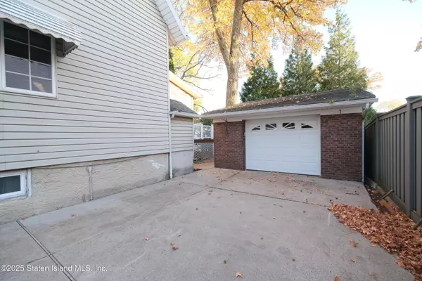 Staten Island, NY 10308,168 Leverett AVE