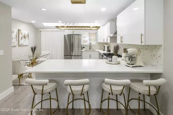 38 Deborah LOOP, Staten Island, NY 10312